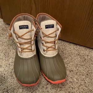 Women’s Sperry duck boot!